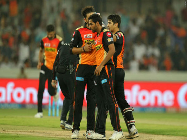 సత్తా చాటుతున్న పేసర్ భువనేశ్వర్ కుమార్