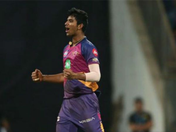 స్కూల్ యూనిఫాంతో పాటు ఫీజులు కట్టేవాడు