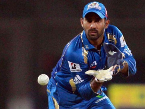 పాండే స్థానంలో దినేశ్ కార్తీక్