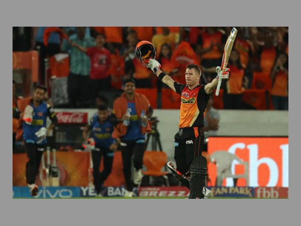 రెండుసార్లు ఆరెంజ్ క్యాప్‌ని అందుకున్న క్రిస్‌గేల్‌, వార్నర్‌ 