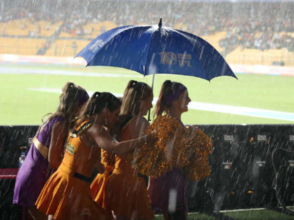 Kolkata Knight Riders win the toss and elect to field