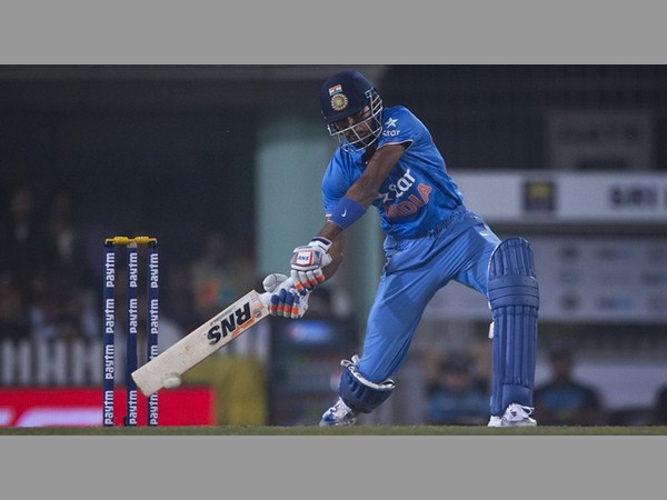 ఆఖరి ఓవర్‌లో హార్దిక్ పాండ్యా హ్యాట్రిక్ సిక్సులు