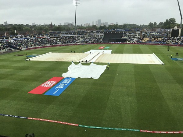 10వ ఓవర్‌లో వర్షం అంతరాయం 