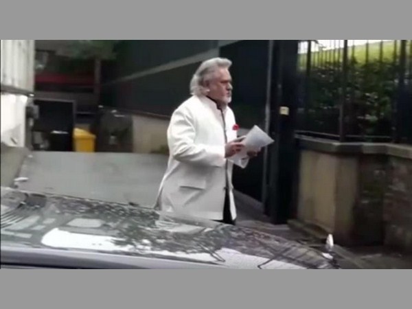 కోహ్లీ ఛారిటీ ఈవెంట్‌లో విజయ్ మాల్యా