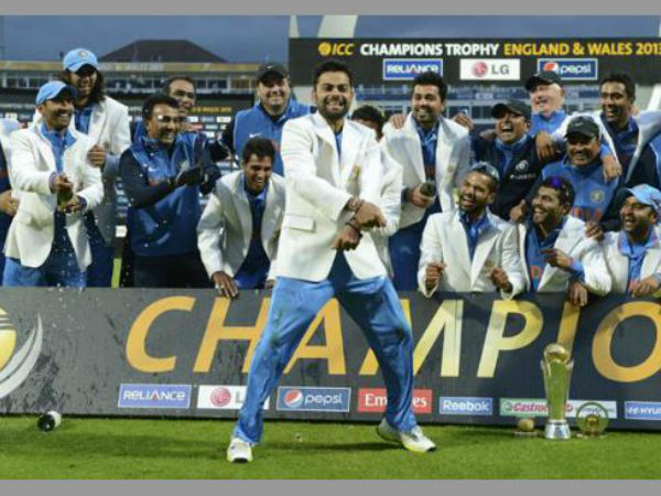 తెలుపు రంగు జాకెట్‌ ఉండటం గౌరవానికి చిహ్నం