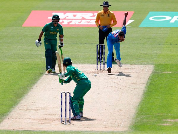 ఇంకో ఫాస్ట్ బౌలర్ ఉండే బాగుండేది