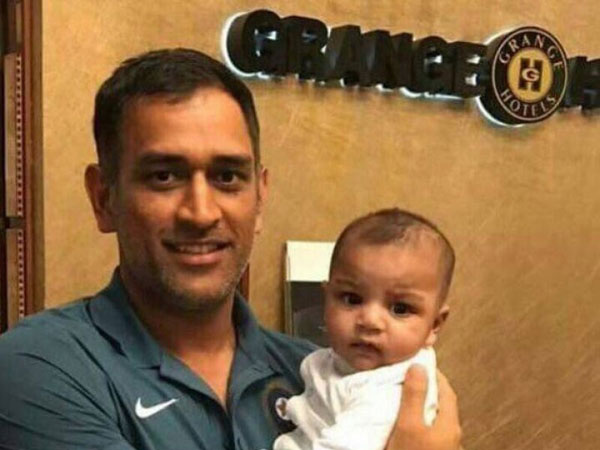 అబ్దుల్లాతో ఫొటో దిగాలని కోరగా ధోనిని కోరా