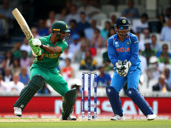 ధోని కనీసం నన్ను పట్టించుకోలేదు