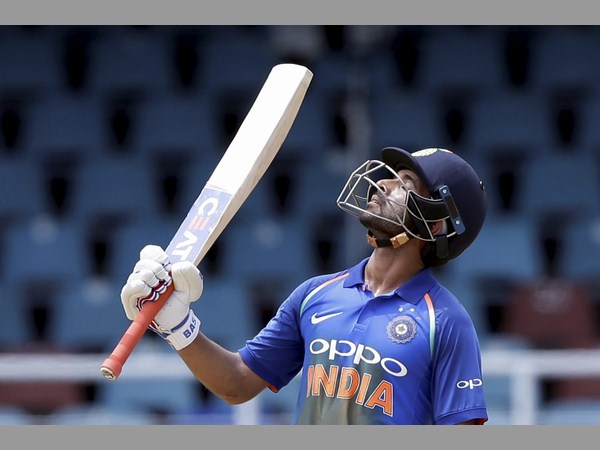 క్రికెట్ దిగ్గజాల సరసన రహానే