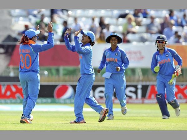 రెండో ఓవర్లోనే ఓపెనర్‌ ఆయేషా అవుట్