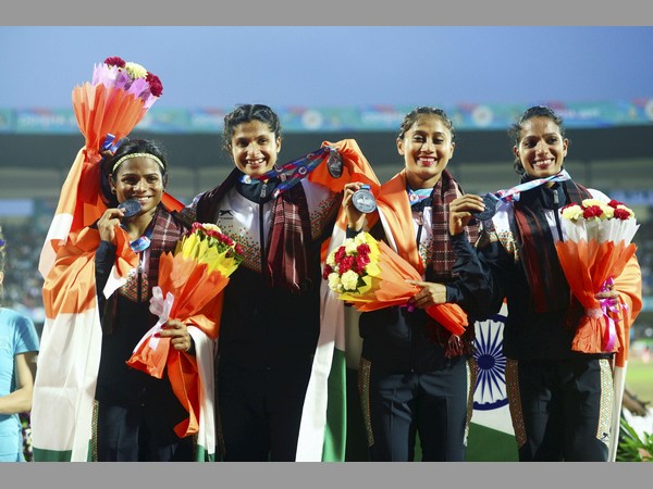 4×400 మీ పరుగులో పతకాలు సాధించిన మహిళలు