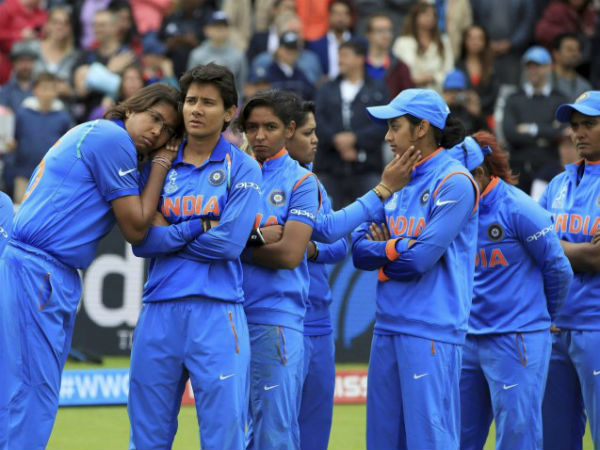 మమ్ముల్ని ఏడవవద్దని చెప్పారు