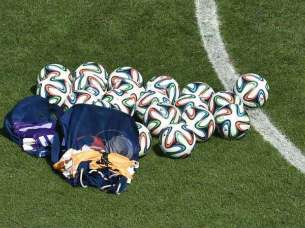 సీనియర్ ఉమెన్ మ్యాచ్‌లకు రిఫరీగా