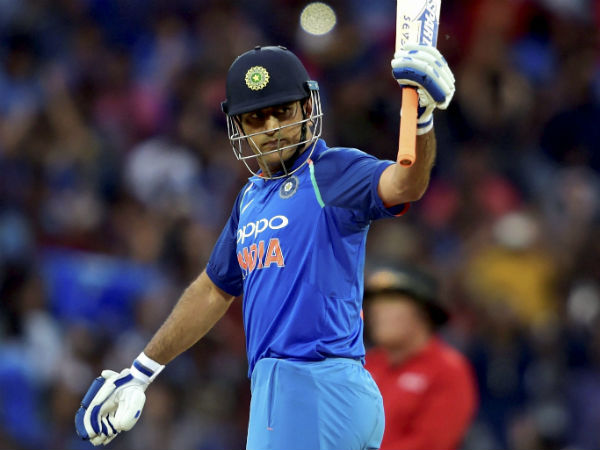 నాలుగో స్ధానంలో ధోని