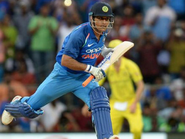 100వ హాఫ్ సెంచరీ చేసిన ధోని