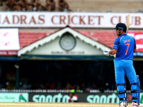 300 వన్డేలకు పైగా ఆడాడు