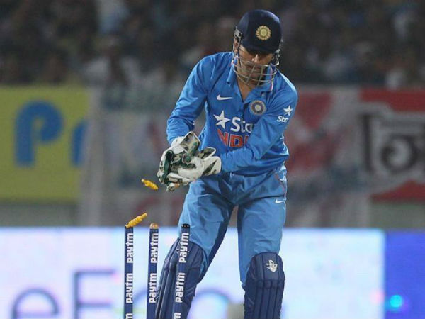 ఇటీవలే 100 స్టంపౌట్ల రికార్డు