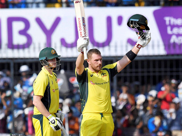 ఆరోన్ ఫించ్ చేసిన సెంచరీల సంఖ్య 3