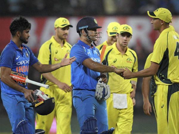 ఏడోస్థానంలో క్రీజులోకి వచ్చిన ధోని