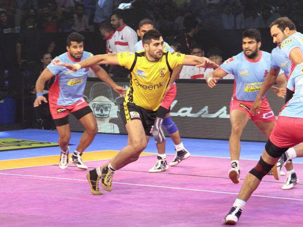 తొలి అర్ధభాగం ముగిసే సరికి తెలుగు టైటాన్స్ 23-11