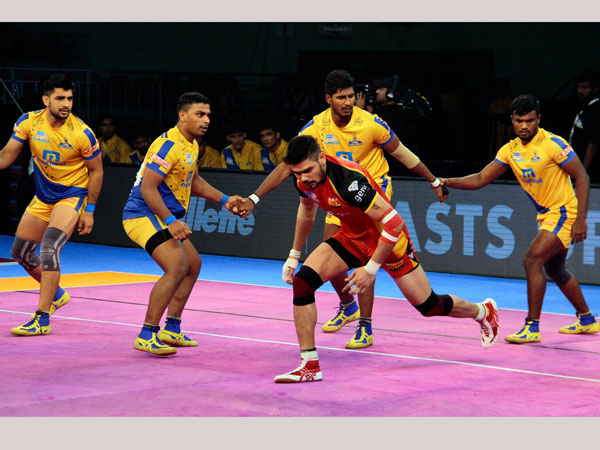  ఓంటరి పోరాటం చేసిన తలైవాస్ కెప్టెన్ అజయ్ ఠాకూర్