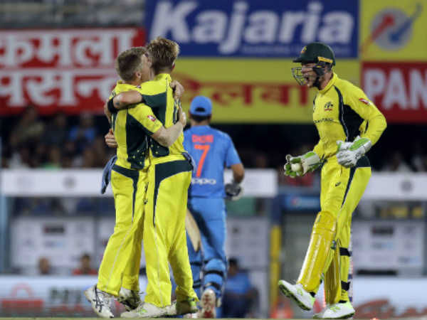 ఆరంభంలోనే కీలక వికెట్లను కోల్పోయిన భారత్