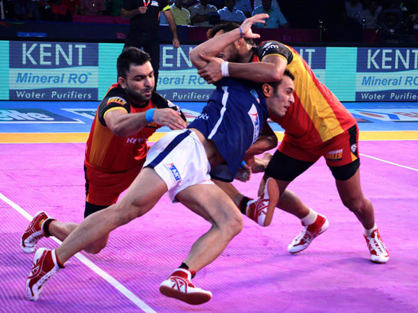  23 రైడ్, 7 ట్యాకిల్‌ పాయింట్లు సాధించిన బెంగళూరు