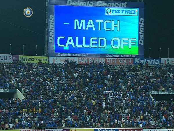 నిరాశగా ఇంటిముఖం పట్టిన అభిమానులు