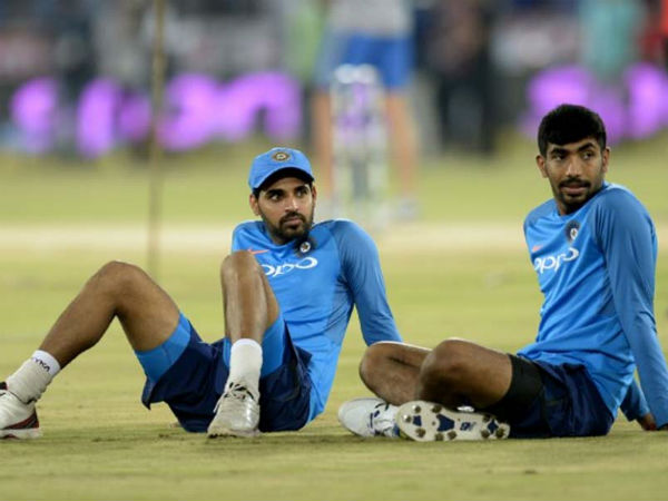  ప్రేక్షకులు లోపల ఉండగానే తెలివిగా ఆటగాళ్లను హోటల్‌కు 