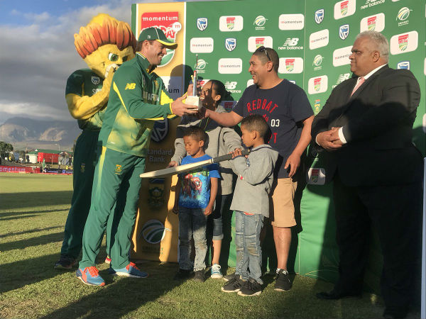 రెండుసార్లు 150 పరుగుల మార్క్ అందుకున్న తొలి ఆటగాడు