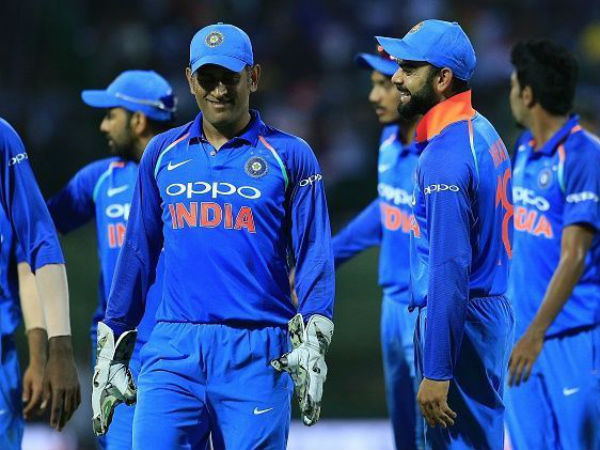 ధోని సలహాలు కోహ్లీకి ఎంతగానో ధోని సలహాలు కోహ్లీకి ఎంతగానో