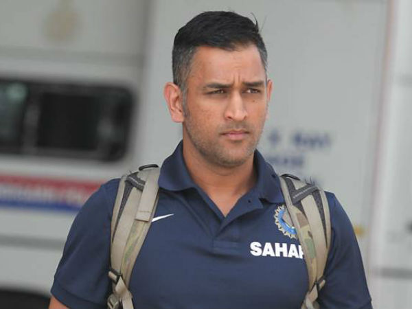 ‘డెమోక్రసీస్‌ ఎలెవన్‌' పుస్తకంలో ధోని