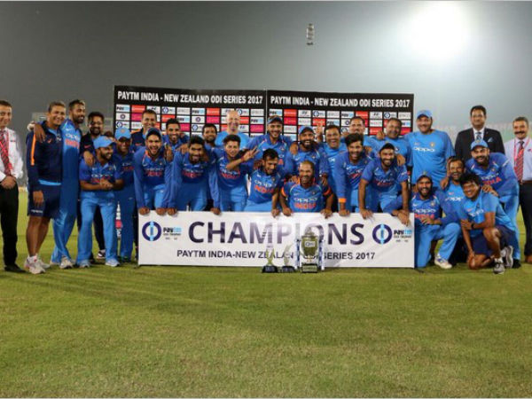 బౌలర్లు అద్భుత ప్రదర్శన చేశారు