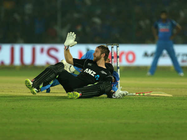  New Zealand win the toss and elect to field