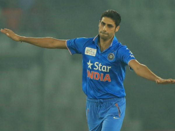  తుది జట్టులో నెహ్రాకి దక్కని చోటు