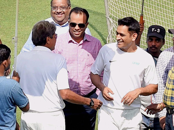  ధోని సహజ నటుడు