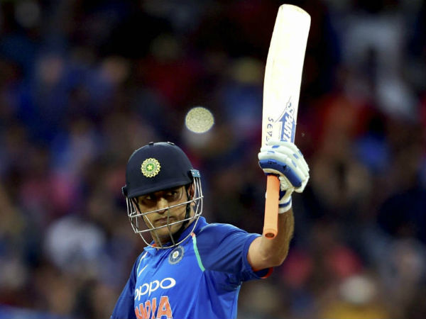  ఎప్పుడు తప్పుకోవాలో ధోనికి తెలుసు