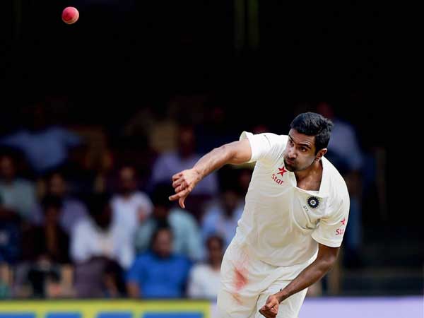  రెండో స్ధానంలో ముత్తయ్య మురళీధరన్‌