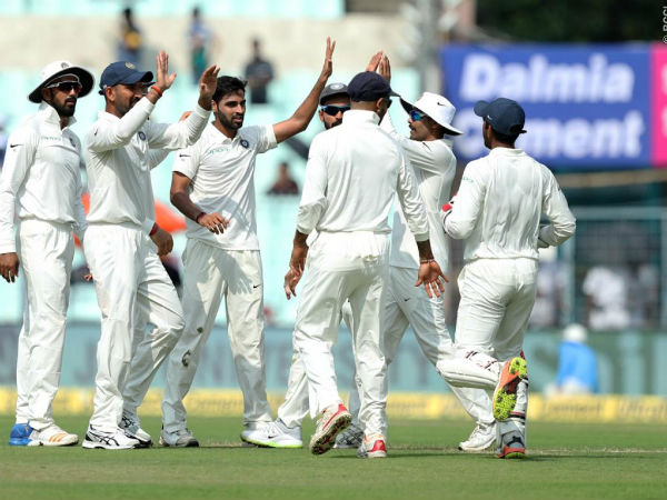 వెలుతురులేమి కారణంగా మూడోరోజు మ్యాచ్‌ని నిలిపివేసిన అంఫైర్లు