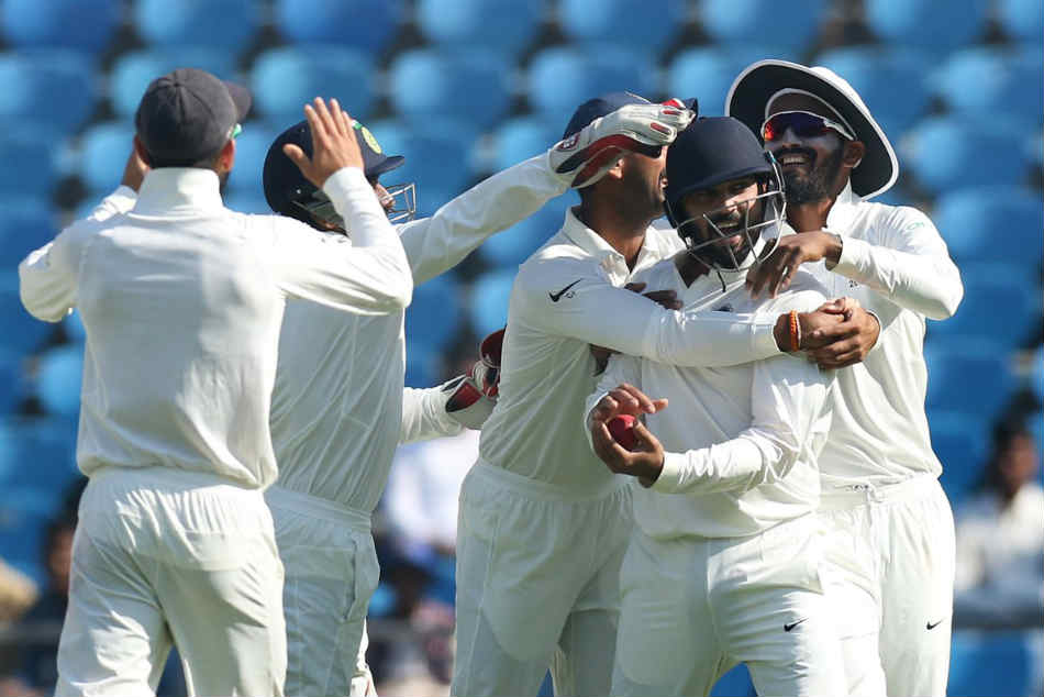 Jadeja removes Karunaratne early as SL chase India's mammoth lead 