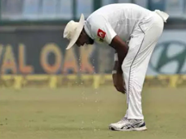 మరోసారి వాంతులు చేసుకున్న క్రికెటర్