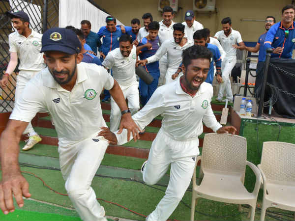  గుర్బానీ బంతుల్లో స్వింగ్ 