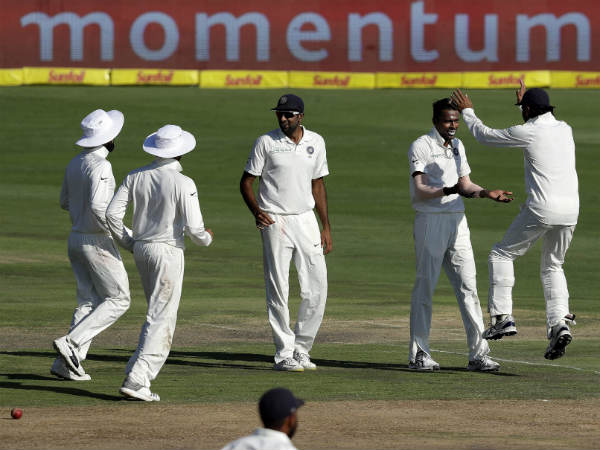 బౌలర్లు రాణించినా... బ్యాట్స్‌మెన్ విఫలం