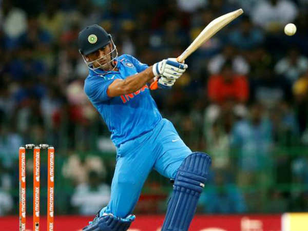  దేశానికి రెండు ప్రపంచ క‌ప్‌లు అందించిన ధోని..
