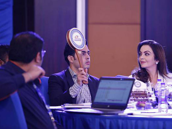 వేలానికి ఎవరి జేబులో ఎంతెంత నగదు?