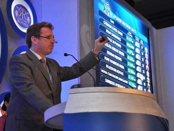 వ్యూహ ప్రతివ్యూహాలతో బరిలోకి దిగిన ఫ్రాంఛైజీలు