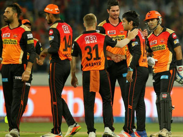  పూర్తి స్థాయి బౌలర్లను ఒడిసి పట్టి: