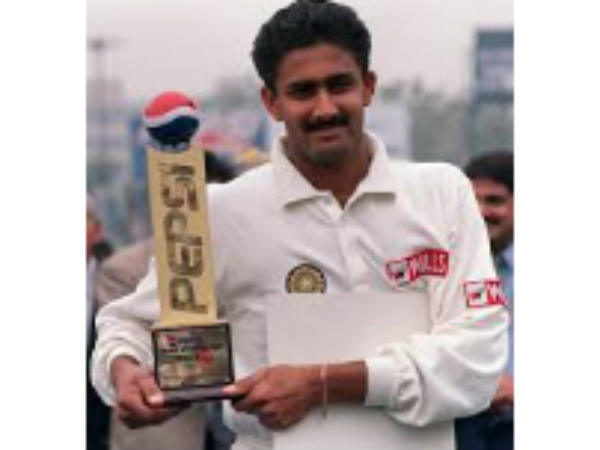 ప్రపంచంలోనే రెండో బౌలర్‌గా: