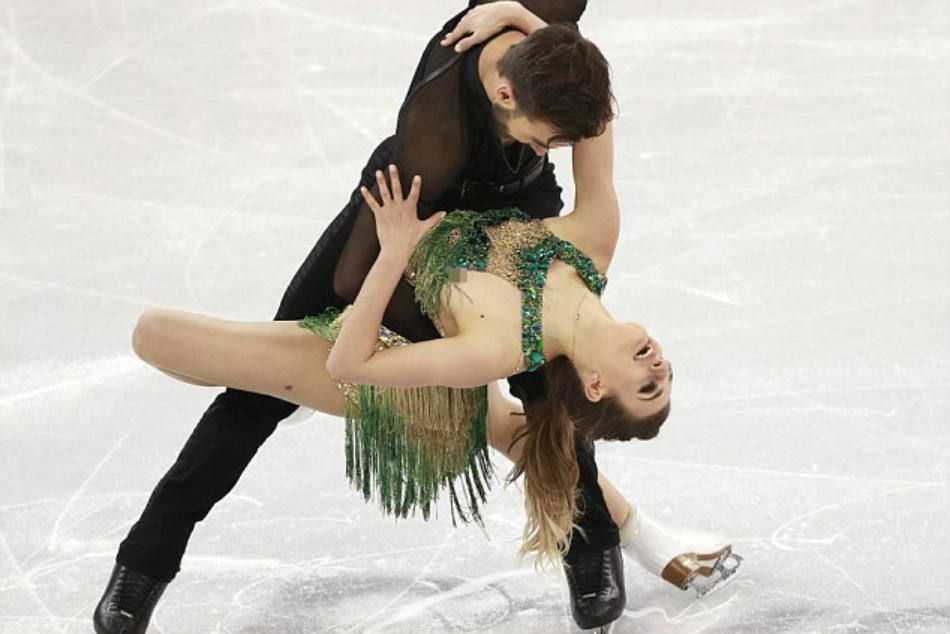 Ice dancer Gabriella Papadakis endures nip slip wardrobe malfunction while competing Ice dancer Gabriella Papadakis endures nip slip wardrobe malfunction while competing