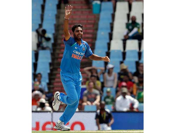  తొలి వికెట్ భువీకే 